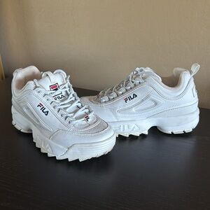 Fila women's disruptor Sneakers White leather and rubber sole size 7